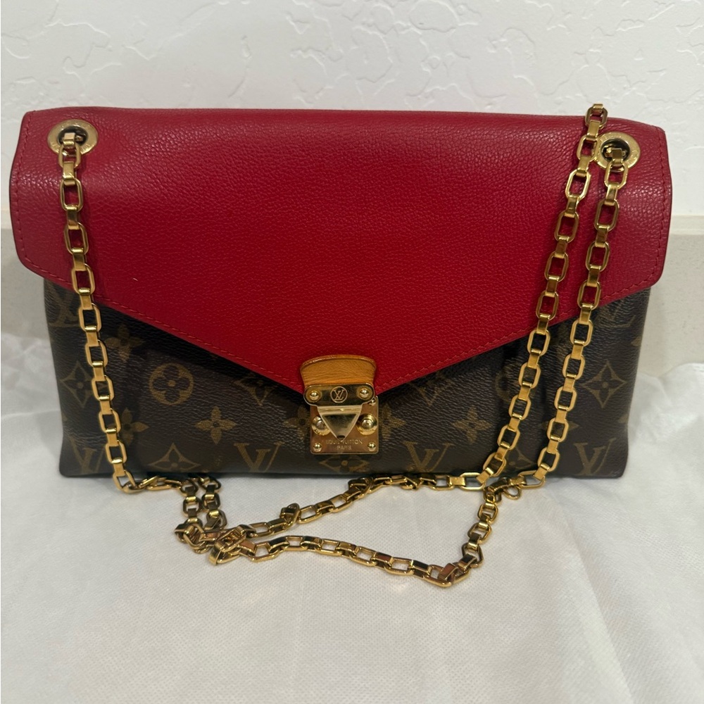 Louis Vuitton monogram Pallas Chain Bag